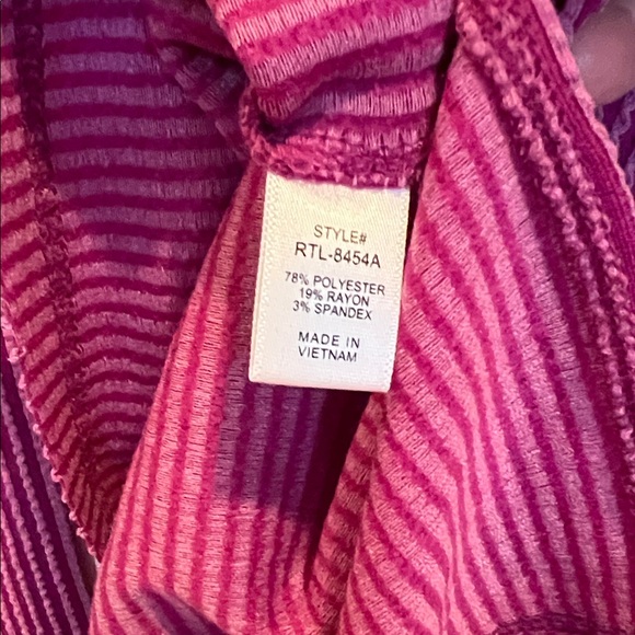 Zenana NWT plum V-Neck long sleeve ribbed hi/lo hem tunic - Picture 9 of 11